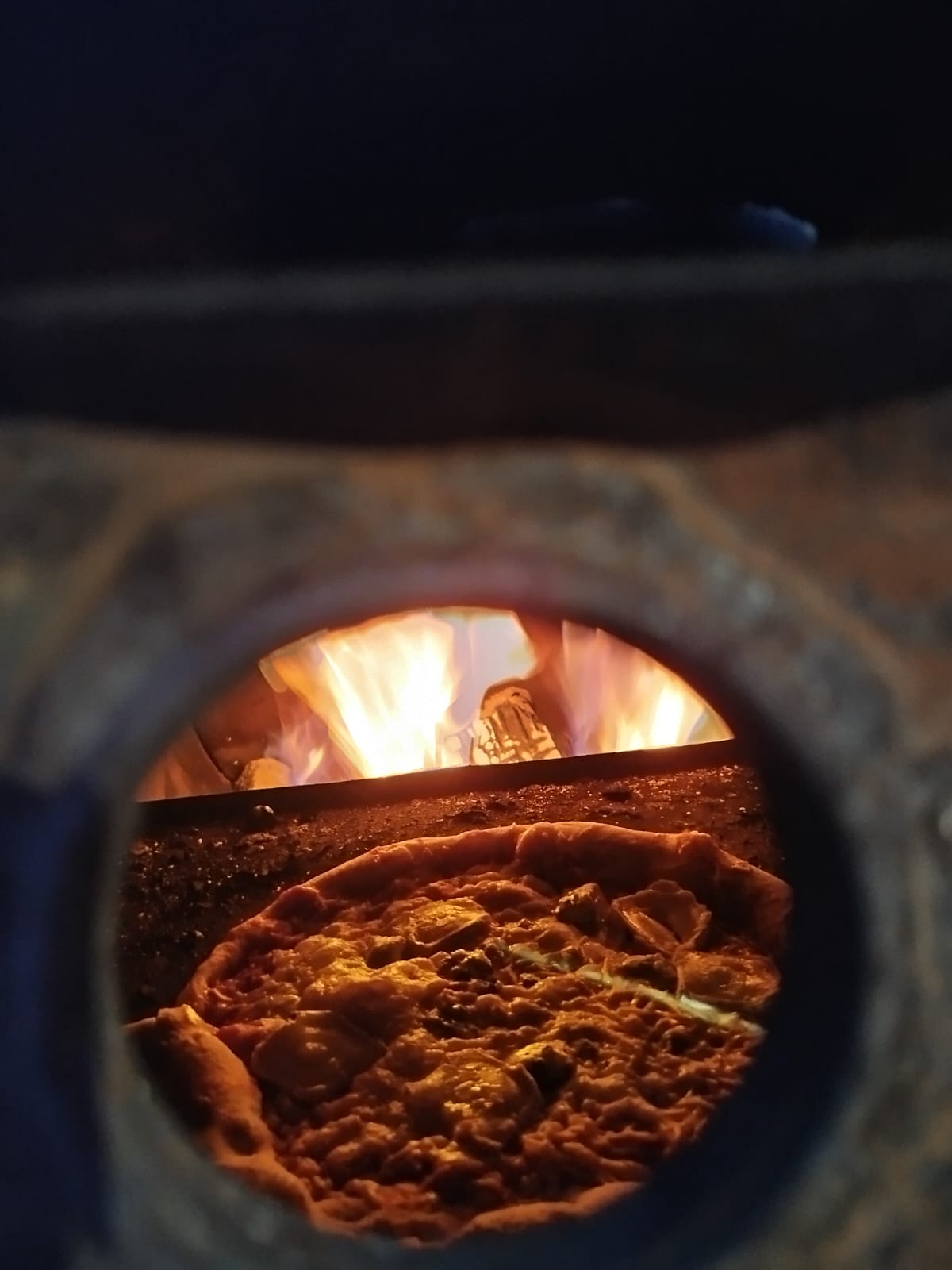 Pizza au feu de bois.jpg